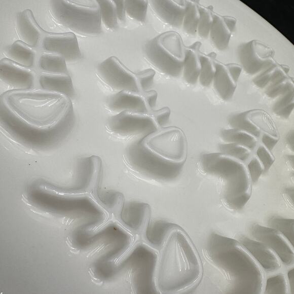 Ceramic Slow Feeder Cat Dog Dish Fish Bones Light Blue Rim - Picture 2 of 5